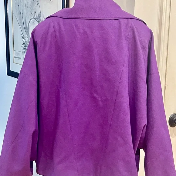 Vintage, Karl Lagerfeld cropped wool
Jkt! - Picture 7 of 7